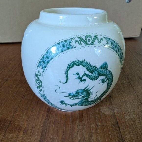 Sadler Staffordshire England Dragon Vase/Jar - Picture 1 of 3